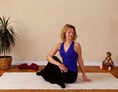 Yoga: Der Drehsitz - Ardha Matsyendrasana
Kräftigt die Rückenmuskulatur, hält die Wirbelsäule flexibel, wirkt beruhigend.
 - Anja Bornholdt - Yoga in Germersheim