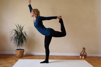 Yoga: Der Tänzer - Natarajasana
Stärkt den Gleichgewichtssinn, kräftig die Beinmuskulatur, öffnet Brustkorb und Hüften. - Anja Bornholdt - Yoga in Germersheim