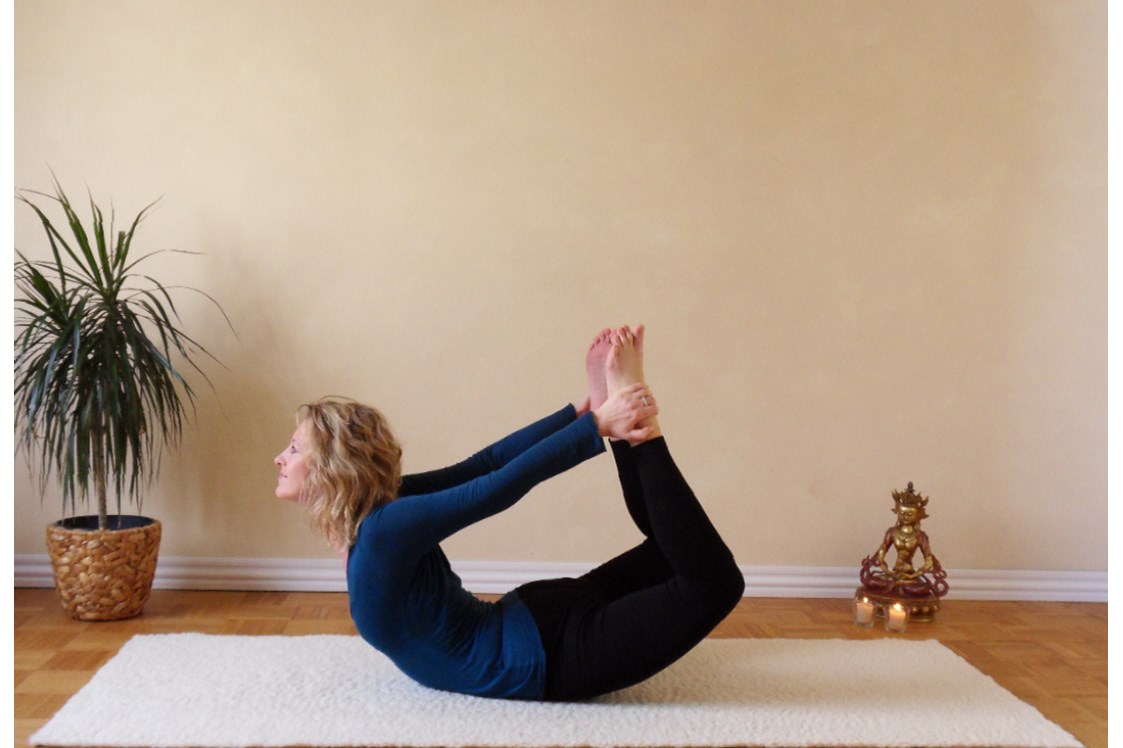 Yoga: Der Bogen - Dhanurasana
Stärkt die Rückenmuskeln, flexibilisiert die Wirbelsäule, massiert die Bauchorgange. - Anja Bornholdt - Yoga in Germersheim