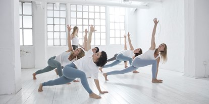 Yogakurs - Art der Yogakurse: Offene Kurse (Einstieg jederzeit möglich) - Hamburg-Stadt Altona - Aloha - wir sind Power Yoga Institute! - Power Yoga Institute Schanze