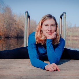 Yoga: Natalie Merl, Yoga in Pettendorf - Natalie Merl - Yoga & Körpertherapie 