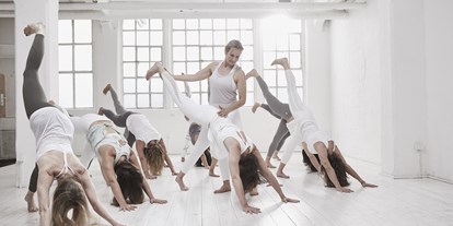 Yogakurs - Art der Yogakurse: Offene Kurse (Einstieg jederzeit möglich) - Hamburg-Stadt Eppendorf - Aloha - wir sind Power Yoga Institute! - Power Yoga Institute Studio Uhlenhorst