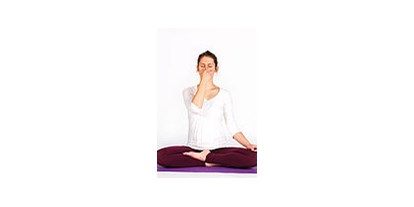 Yogakurs - Ausstattung: Yogabücher - Atemkursleiter Ausbildung im Yoga Retreat