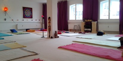 Yogakurs - Kurse mit Förderung durch Krankenkassen - Bad Schwartau - Der Yoga-Raum-Lübeck bereit für Yoga - Yoga-Raum-Lübeck  Inhaberin Christa Dirks