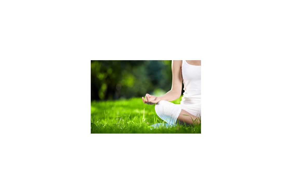 Yoga: https://scontent.xx.fbcdn.net/hphotos-prn2/v/t1.0-9/1426383_501846883246127_1649682294_n.jpg?oh=213c3003f92bd89465efd8edc8dfcbac&oe=578CAD72 - Sushila Yoga und Meditation