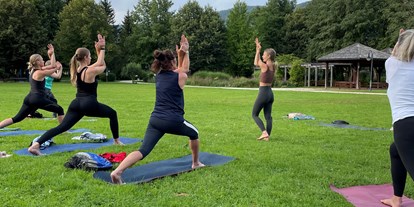 Yogakurs - geeignet für: Anfänger - Region Chiemsee - Yoga im Kurpark Inzell