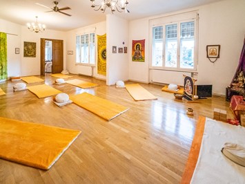 Hatha Yoga Kurse Klagenfurt live und online gestreamt Impressions in pictures Yoga course in the Klagenfurt-1 area