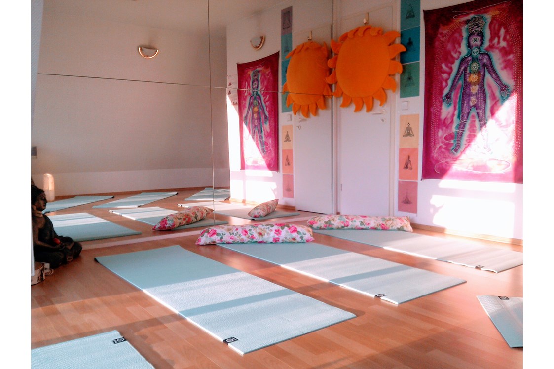 Yogaevent: MediYogaSchule(c)  Innenraum - Intuitives Räuchern mit Marion