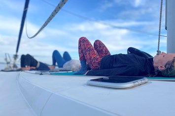 Yogaevent: Yin Yoga an Bord des Schiffes - Segeln und Yoga Retreat Kroatien 2022