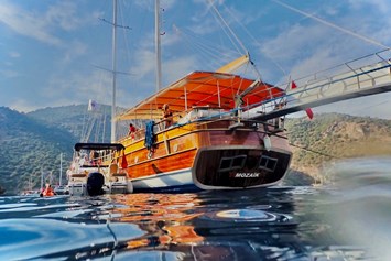 Yogaevent: Eine Gulet ist ein traditionelles Holzschiff die fast nur in der Türkei zu finden sind. - Schiff Yoga Urlaub Türkei 2022